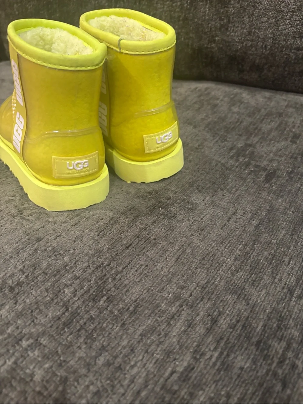 UGG Kids Classic Clear Mini II Boots Sherpa Lined Sulfur Green Size 10
